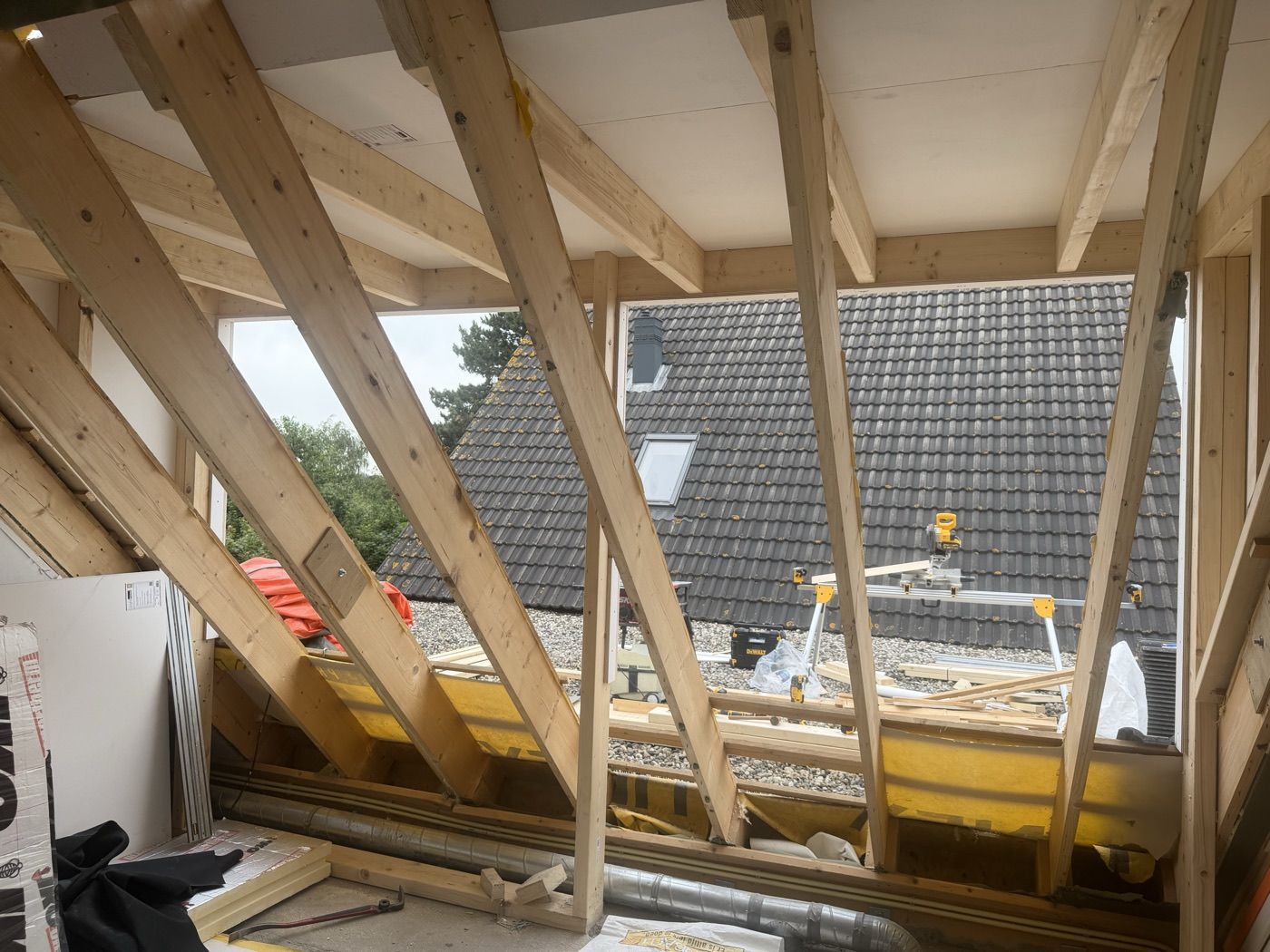Nieuwe dakkapel van binnen, met meer ruimte en daglicht op zolder