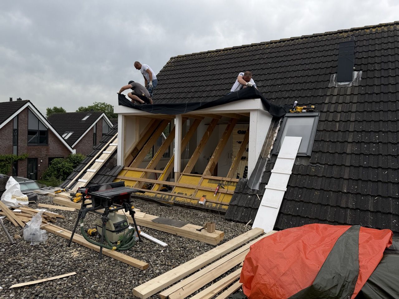 TIVO bouwt een dakkapel op het dak van een woning